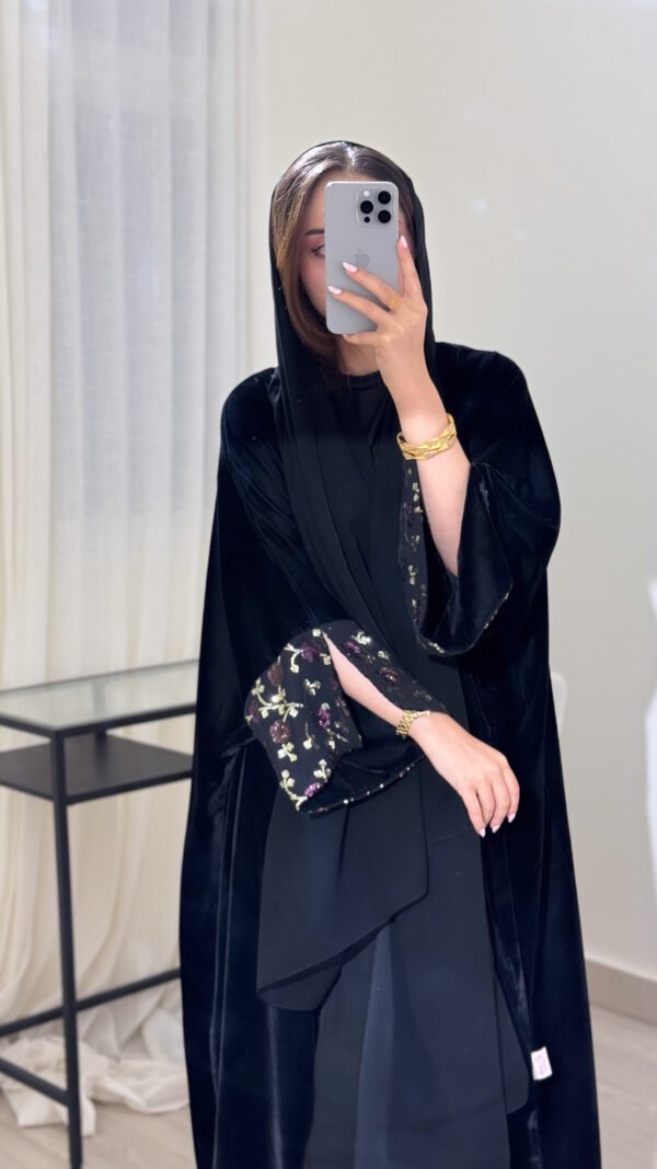 ⁦عبايا ٢٧⁩ - الصورة ⁦2⁩