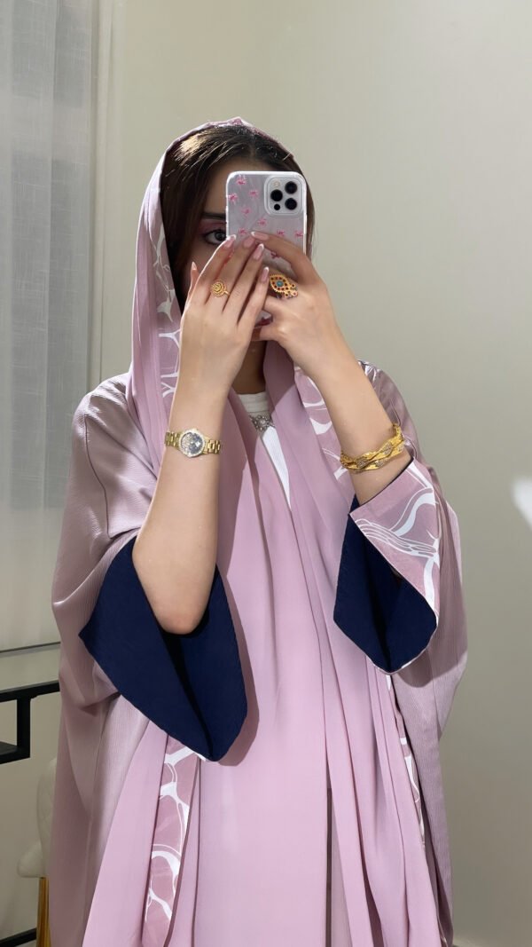⁦عبايا ١٨⁩ - الصورة ⁦1⁩