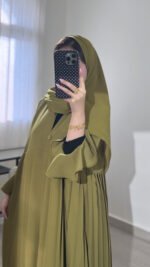 Olivia🦜 - Image 2